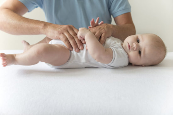 Behandeling darmkrampen bij baby's met osteopathie